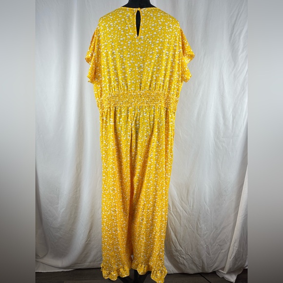 NWT Fashion Brand Plus Size Yellow Floral Romper - Picture 3 of 7